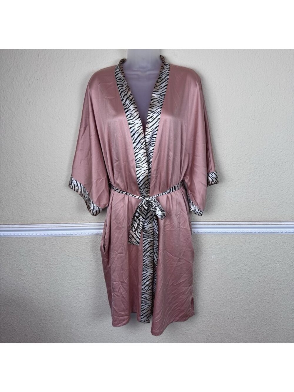 Victorias Secret Womens Silky Satin Robe Kimono M/L Pink Belted Animal Print